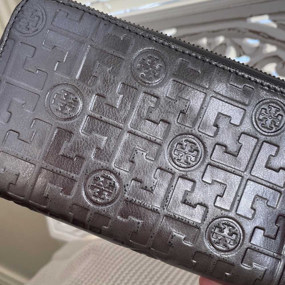 Tory Burch gray metallic continental zip wallet retail $ 195 - Picture 2 of 11